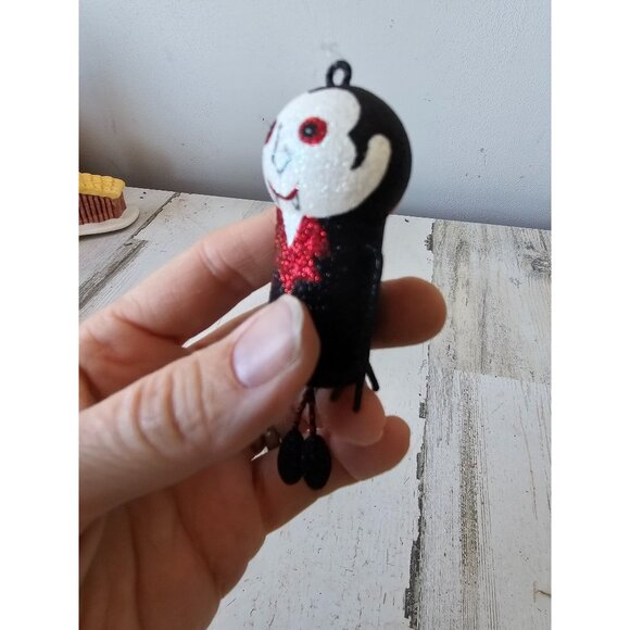 Pier‎ 1 glitter Dracula metal ornament Halloween jointed decor sparkle rare - Picture 2 of 7